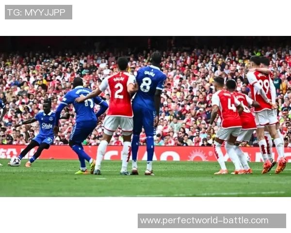 英超焦点战阿森纳逆转巴萨争议判罚引发全场热议