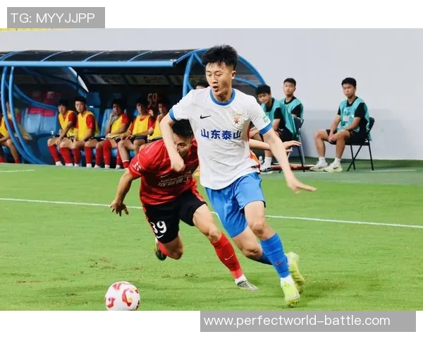 中超赛场惊现冷门切尔西大胜尤文图斯红牌事件引发全场热议