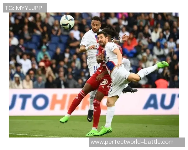 西甲激战：巴黎圣日耳曼与里昂战成平局帽子戏法引发全场狂欢